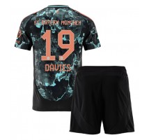 Bayern Munich Alphonso Davies #19 Koszulka Wyjazdowa dzieci 2024-25 Krótki Rękaw (+ krótkie spodenki)